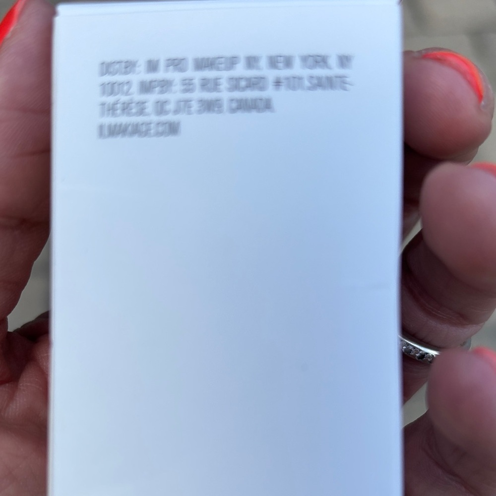 IL MAKIAGE Magic Moisturizing Sun Foam Brush in White - Picture 3 of 3